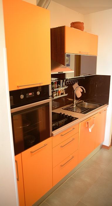 Fully furnished kitchen, with oven, stove, dishwasher, all utensils and cutlery.