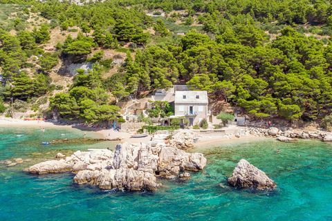 Elegant villa reflected in the sparkling Adriatic, offering a picturesque seaside scene.