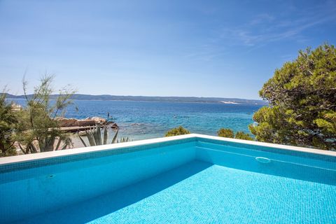 Stunning pool framed by the Adriatic horizon, creating a serene and picturesque retreat.