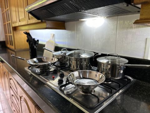 Ollas y sartenes premium en acero inoxidable para preparar tus recetas favoritas.