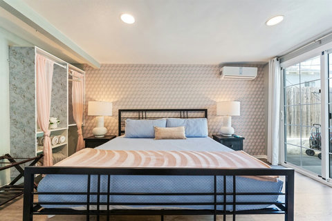 King Suite Comfort Relax in the spacious king bedroom with a Roku TV, private sliding door to the backyard, closet, and mini split AC/heat for year-round comfort.