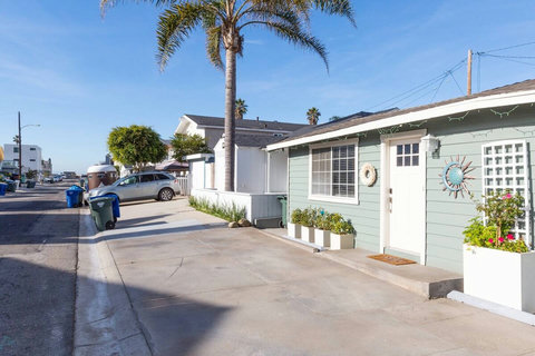 Convenient Parking: Enjoy the ease of parking for two cars during your stay. Plus, you're just a half block away from the ocean, making beach access a breeze.