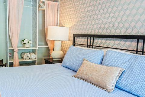 King Suite Comfort Relax in the spacious king bedroom with a Roku TV, private sliding door to the backyard, closet, and mini split AC/heat for year-round comfort.