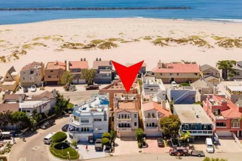 Steps to the sand – your ultimate beach retreat awaits