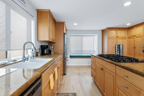 Sleek design meets practicality in this fully equipped kitchen