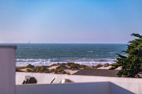 Experience luxury on the roof deck: lounge furniture for soaking up the sun, a grill for beachside BBQs, and a cozy fire pit for evening relaxation. Take in panoramic ocean views – the perfect backdrop for your Hollywood Beach getaway