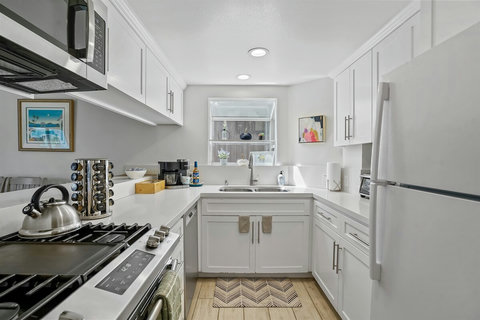 Step into the gallery-style kitchen, where culinary dreams come true. Plenty of pots and pans stand ready for your culinary creations. The knife block and spice rack are at your fingertips, turning every meal into a masterpiece. Whether you're a seas