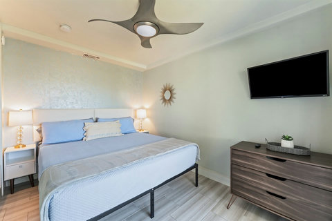 Spacious King Bedroom with Smart TV Plenty of room to stretch out, plus a smart TV for lazy mornings or cozy nights in.