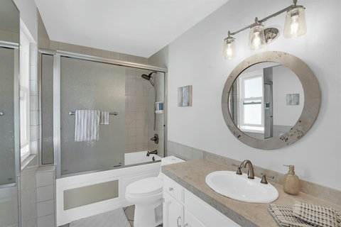 Second Floor Ensuite Full Bathroom