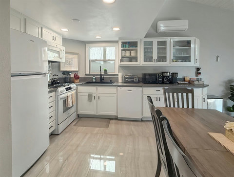Newly remodeled kitchen and new appliances too!