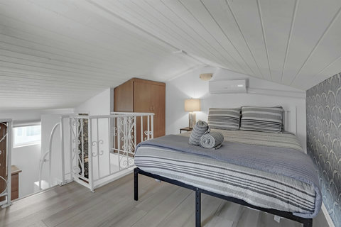 Third Floor Office Queen Bed