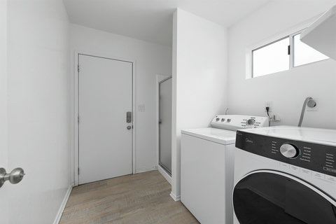 Your Laundry Haven: Discover a Dedicated Room with a Washer and Dryer, Alongside an Additional Shower for Your Comfort