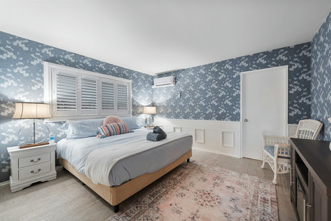 Accessible Elegance: Find a King Bedroom with a Walk-In Closet, Electric Fireplace, and a Convenient Full Bathroom with Shower/Tub on the Ground Floor.