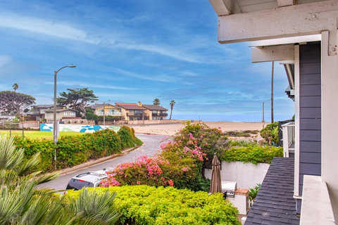 Relax and Recharge at our Pet-Friendly Oasis with Direct Beach Access and Scenic Water Views for the Whole Family!