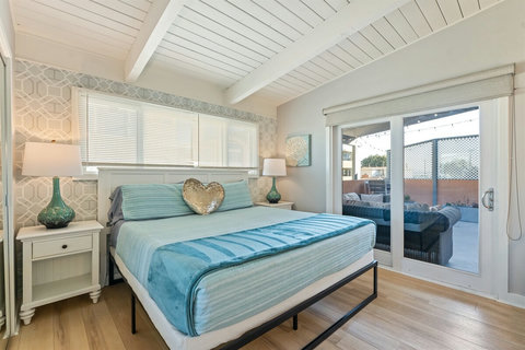 Second King Bedroom The second king bedroom provides the ultimate comfort, with crisp linens, a Smart TV, and plenty of natural light to start your day refreshed.