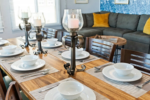 Dining for 8+