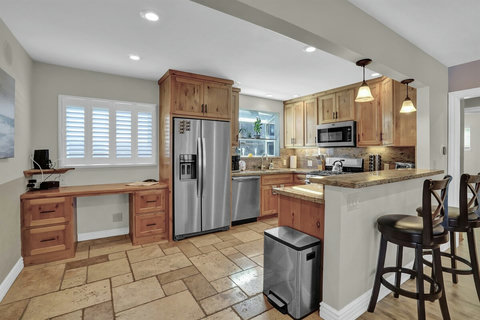 Everything you need to whip up a gourmet meal or a quick snack is right at your fingertips in this thoughtfully stocked kitchen.