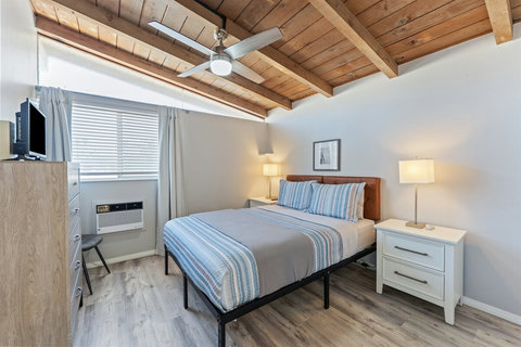 Queen Bedroom