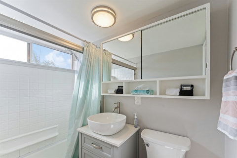 Full Bathroom with shower/tub combination.