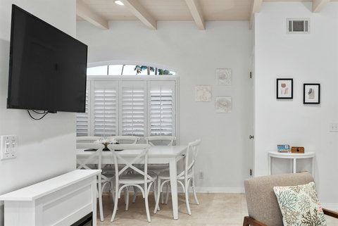 Dining space for 8