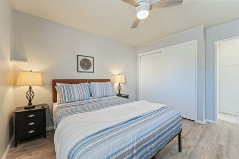 Comfy Queen Bedroom with Hybird mattress, smart TV, noise machine, A/C