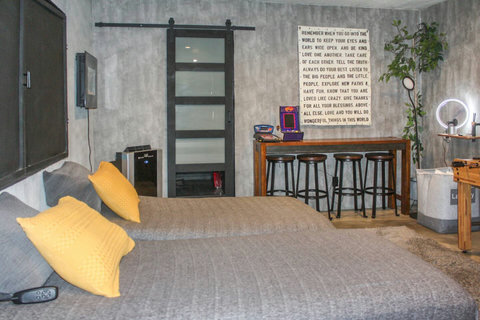 322700bedroom33