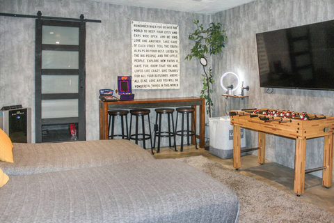 322700bedroom3