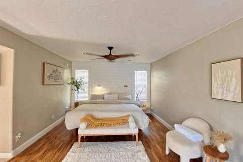 Bedroom 1 is an ensuite with king size bed.