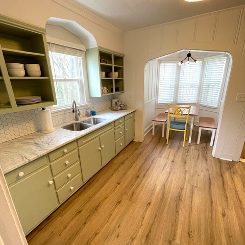 Full kitchen. Coffee, pour over and coffee maker