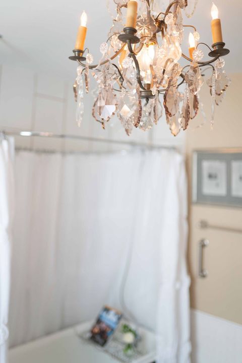 100 Year Old Claw Foot Bathtub
-Bubble Bath
-Crystal Chandelier
 