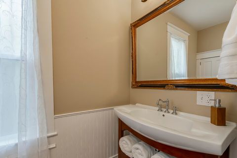 Main Level Bathroom
-Tub & Shower Here