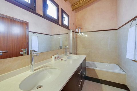 First Floor Suite Bathroom