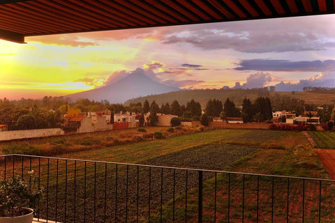 Increíbles vistas a montanas y campos de siembra.