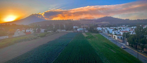 Vista desde el balcón con exhalación de cenizas.