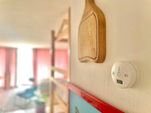 Detector y alarma de Humo y Dióxido de carbono para evitar accidentes.