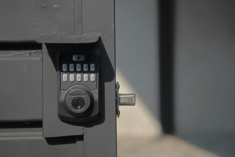 Self Check-in con clave  que cambiamos continuamente.