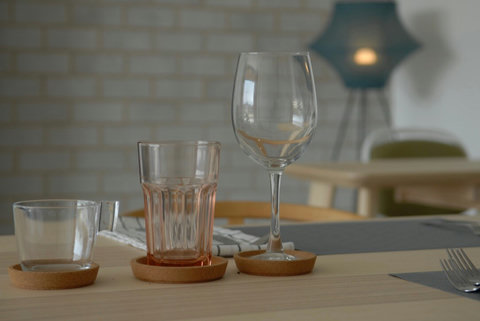 Vasos, copas y tazas hasta para 4 personas.