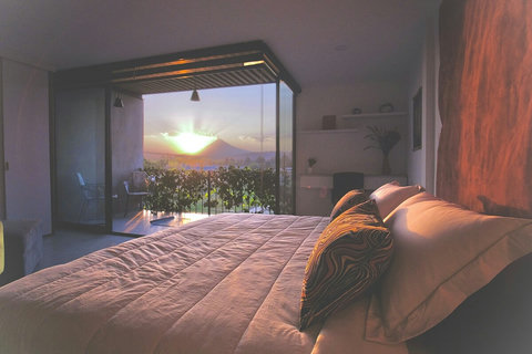 Que te parece ver un amanecer o atardecer desde tu cama King Size?