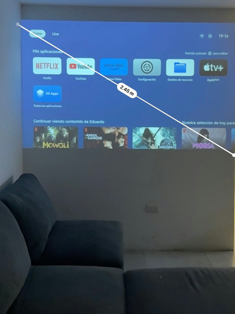 100 pulgadas de pantalla.
Ya está configurada para ver directo Netflix / Prime o Apple TV. 