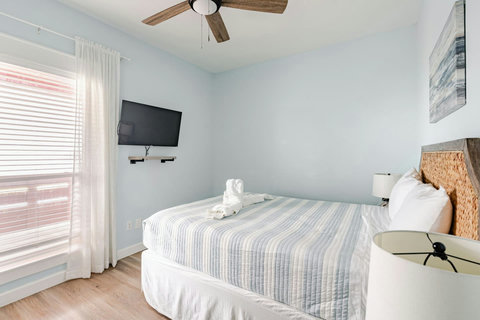 Queen bedroom with a TV