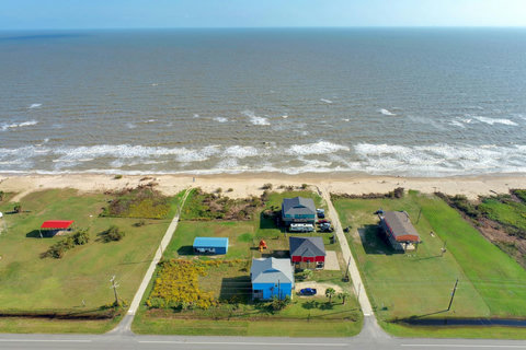 Aerial view: the beach is a quick walk from the house