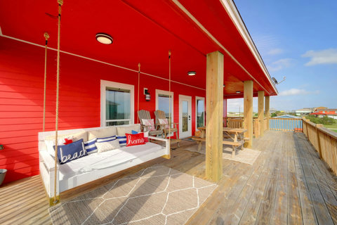 Swing bed on the covered deck