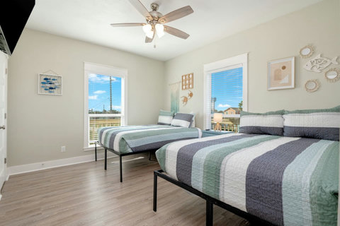 Two queen beds with plenty of light