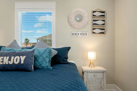 King bedroom with beach decor