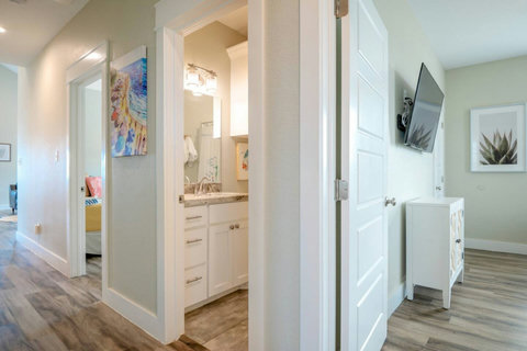 Hallway to the bedrooms and bath