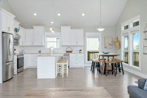 Full kitchen with plenty of counter space