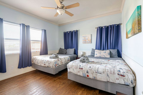 Bedroom with two queen beds