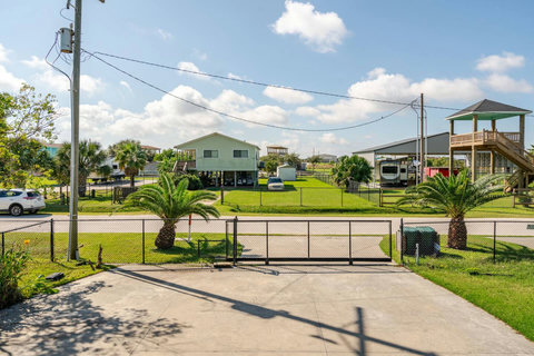 Gated drive with room for several cars