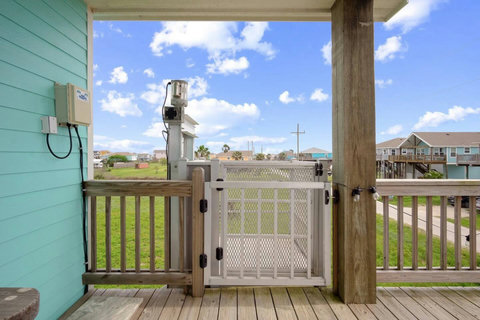 Gated deck stairs