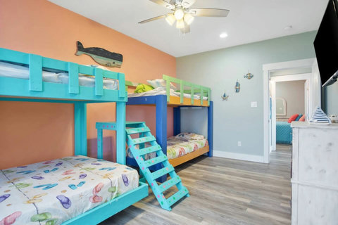 Bunk room with two bunk beds